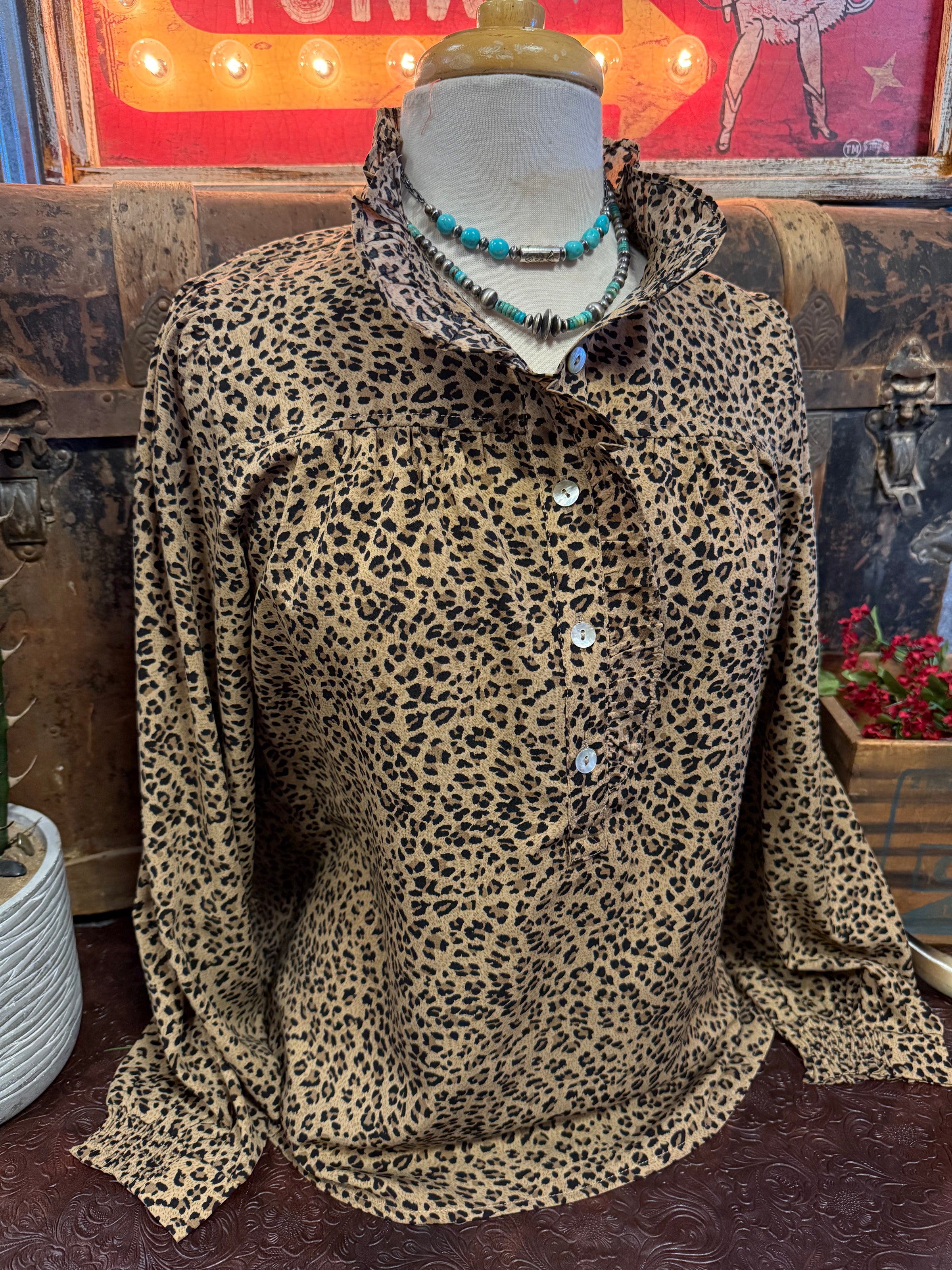JD Leopard Ruffle Collard