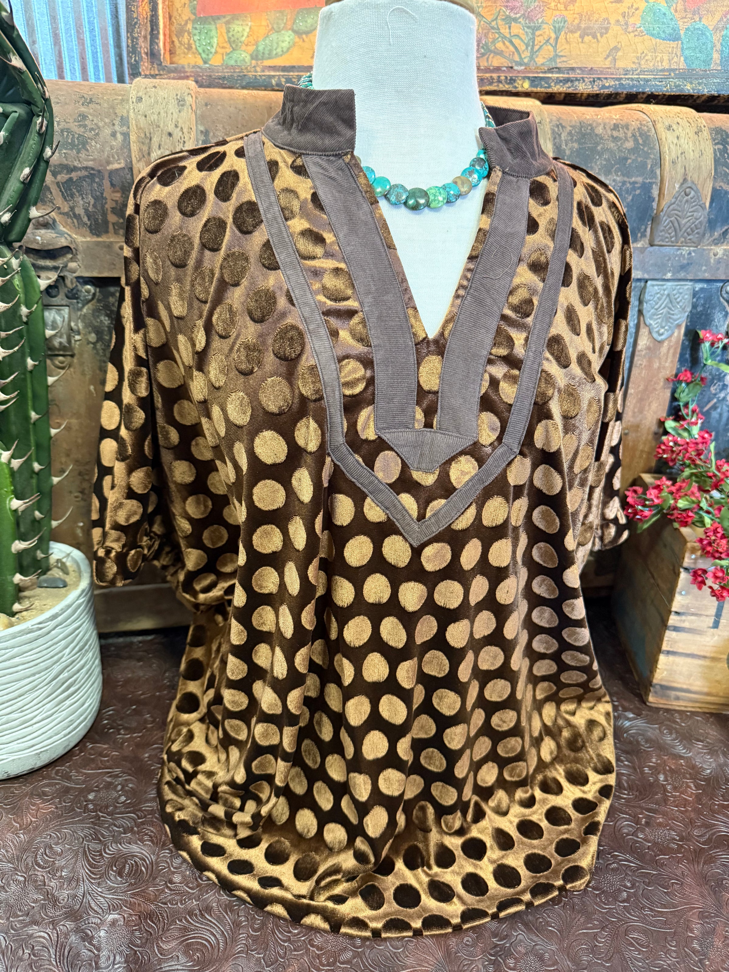 UM Chocolate Velvet Polka Dot SS