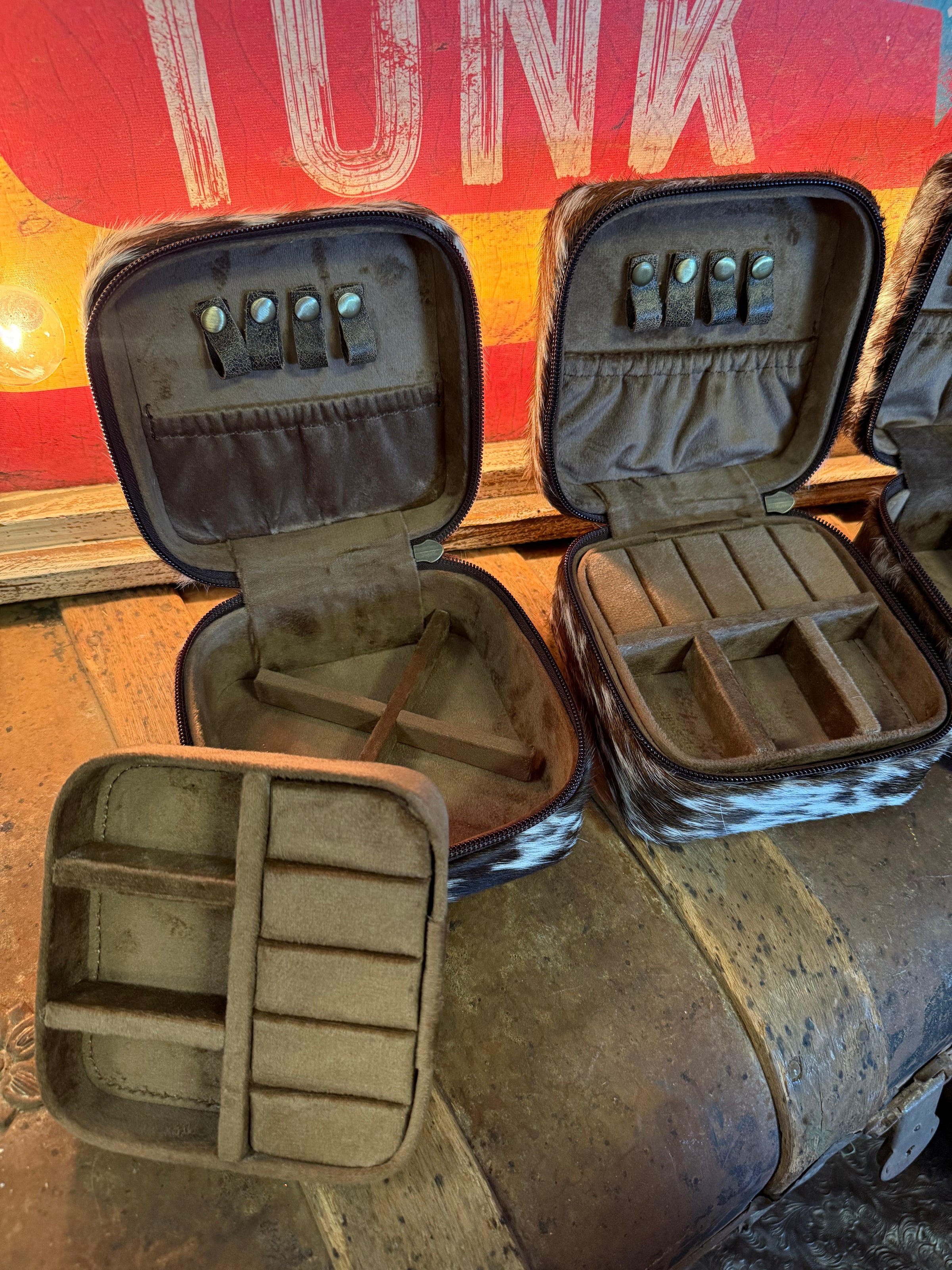 WL Brown Hide Jewelry Case