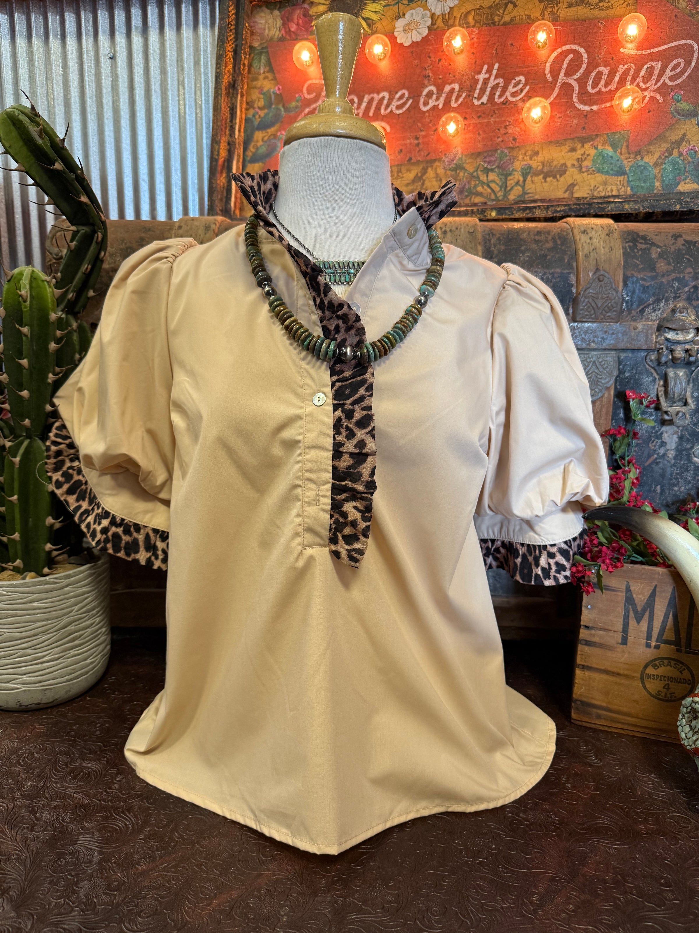 EN Tan Leopard Bubble Sleeve