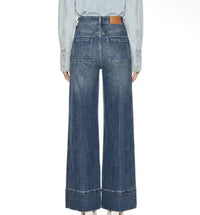 AV Sailor Jean
