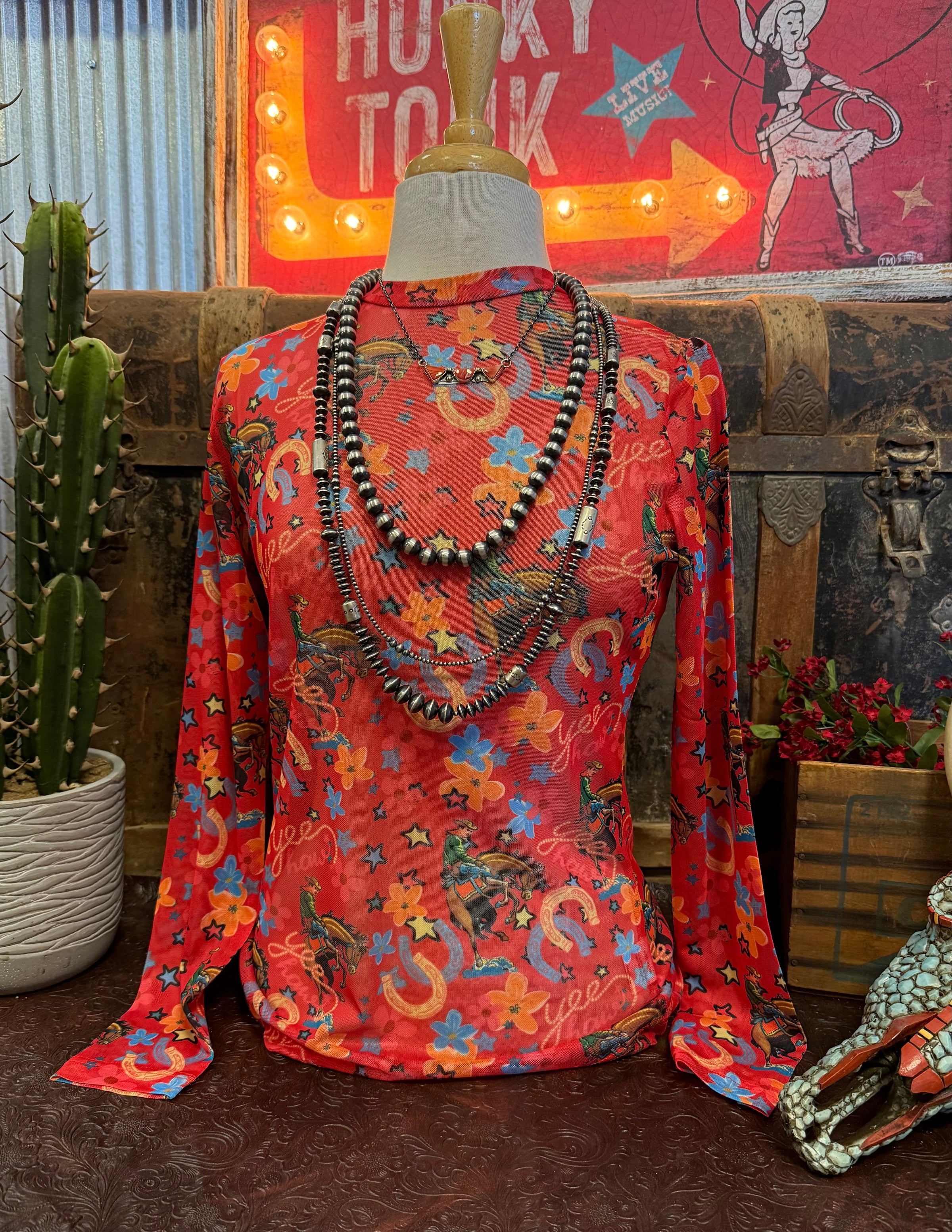TH Red Horseshoe Floral Mesh