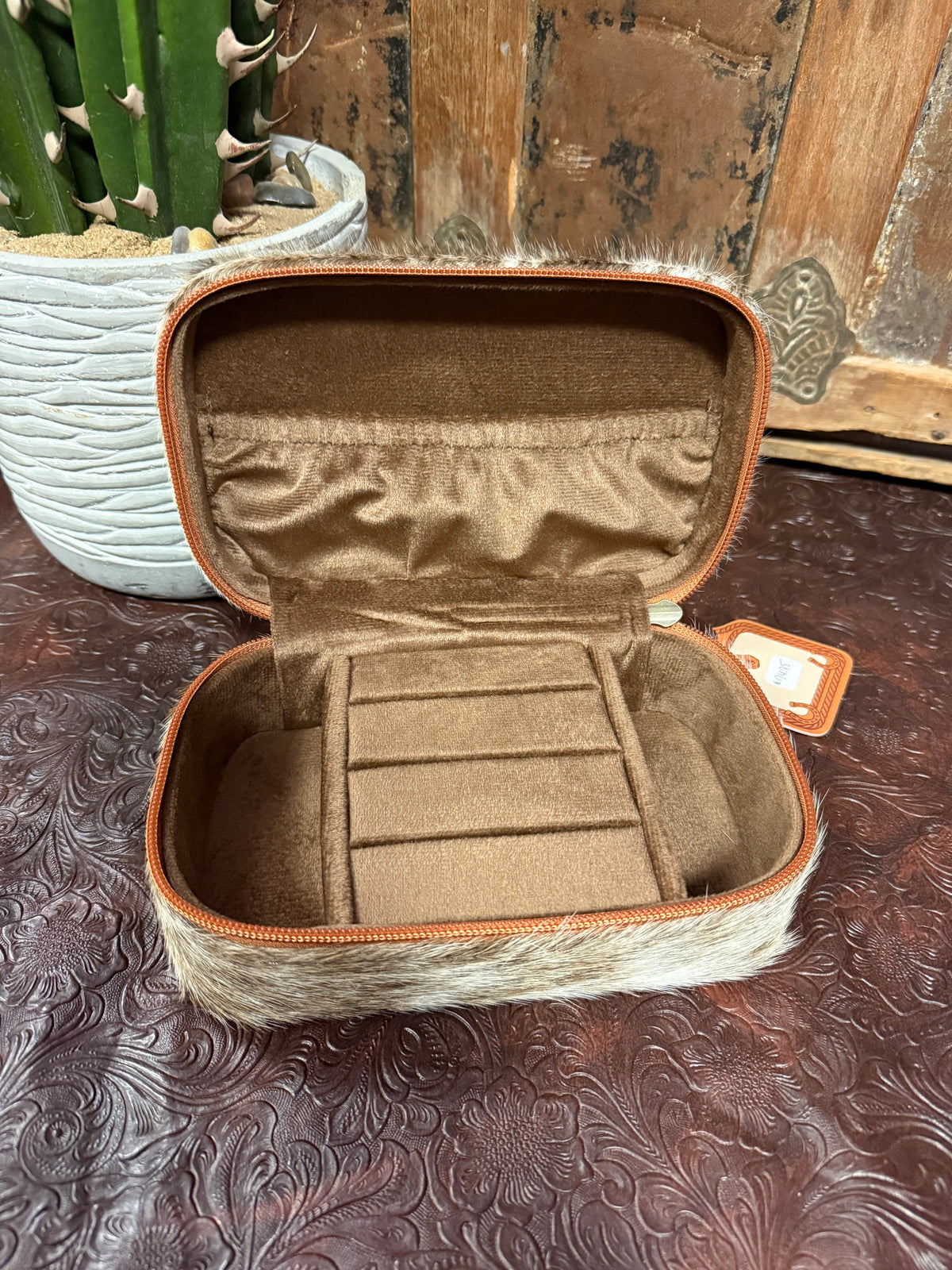 WL Brown Hide/Tooled Jewelry Case