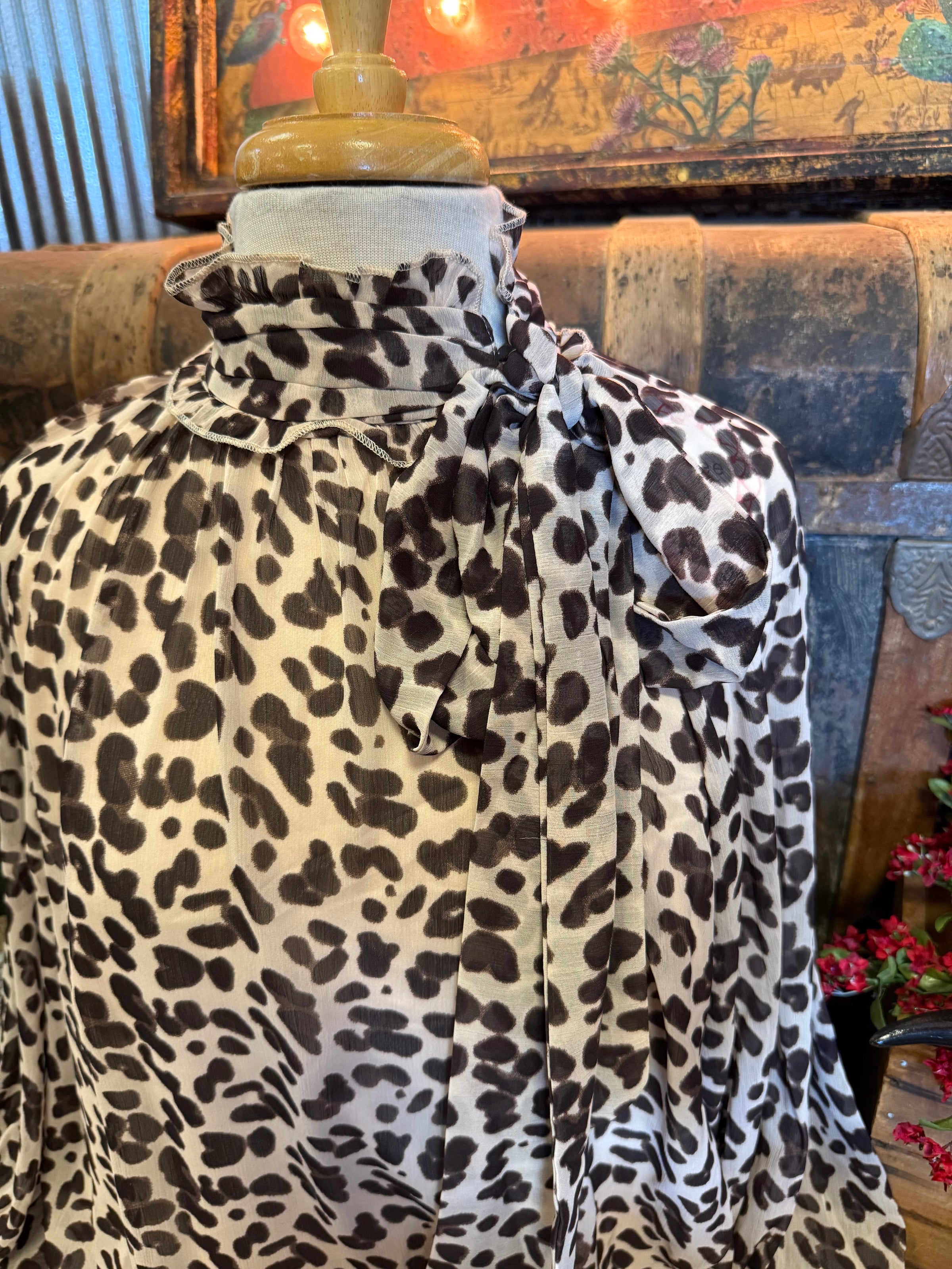 UM Leopard LS Tie Top