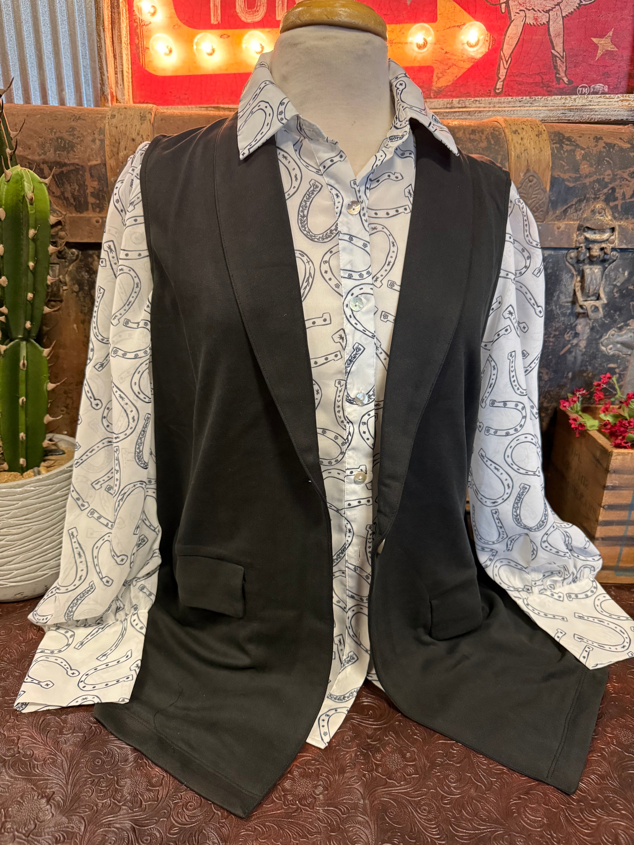 DR Black Sleeveless Blazer