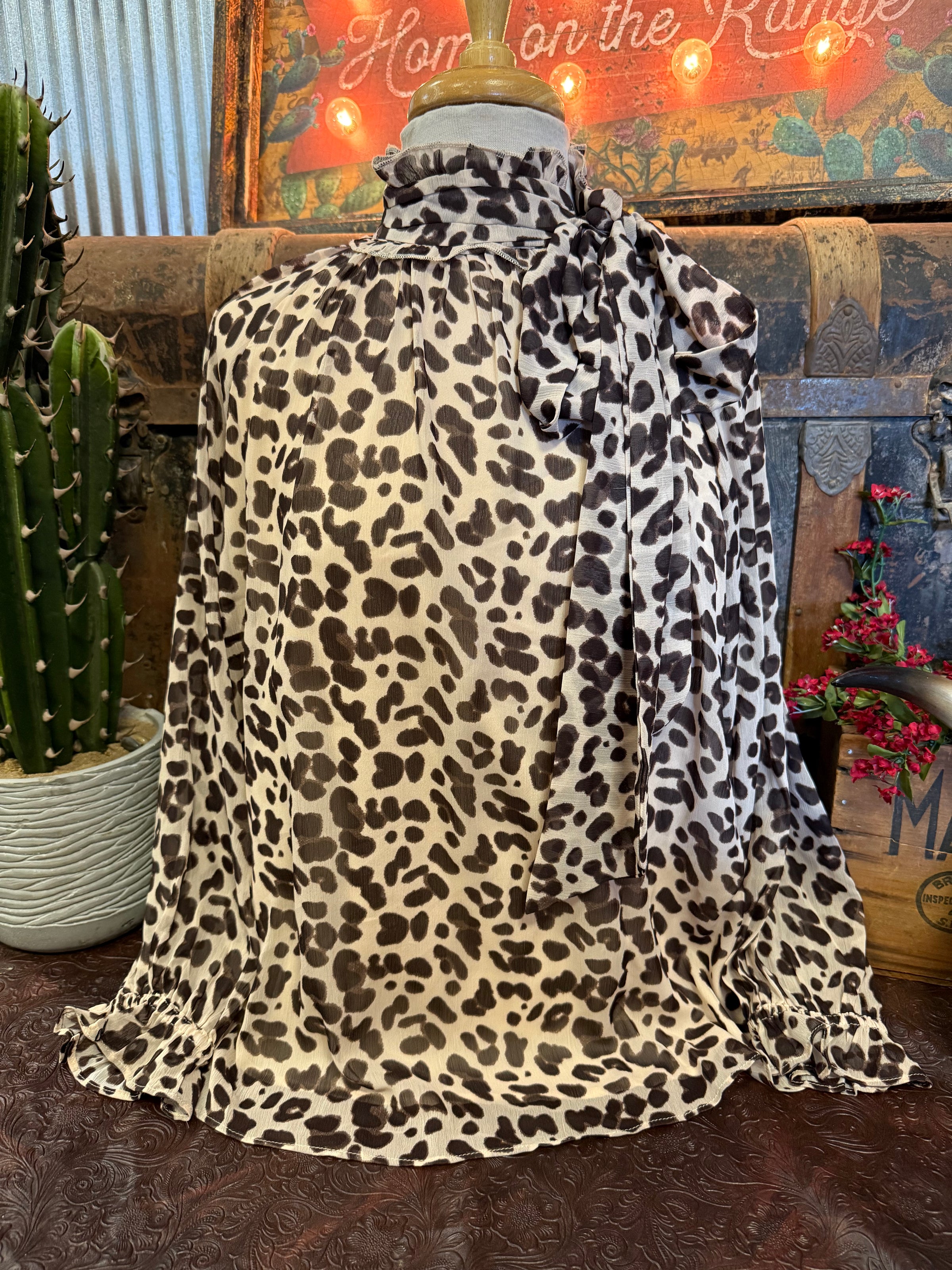 UM Leopard LS Tie Top