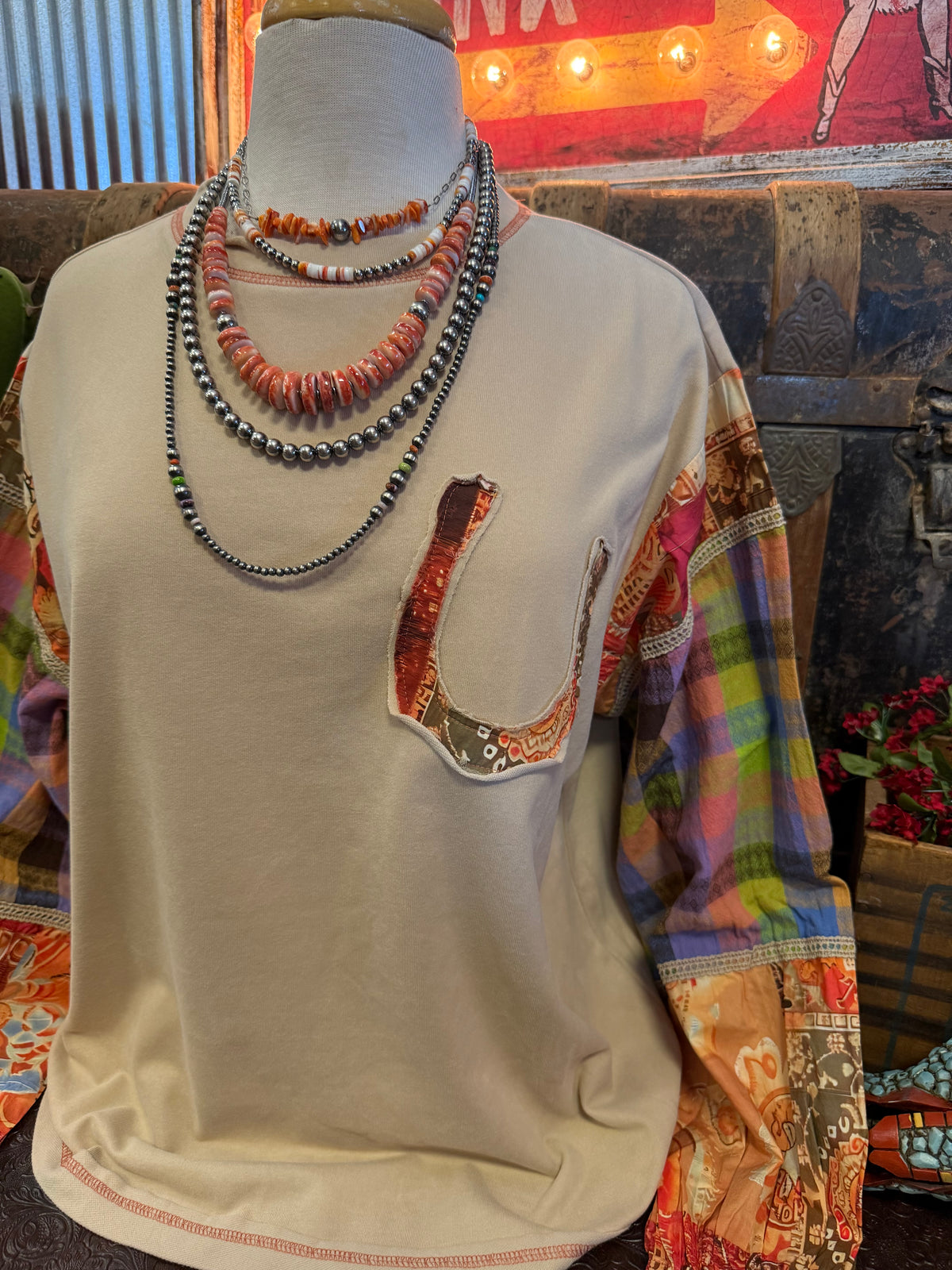 ES Horseshoe Mixed Print LS