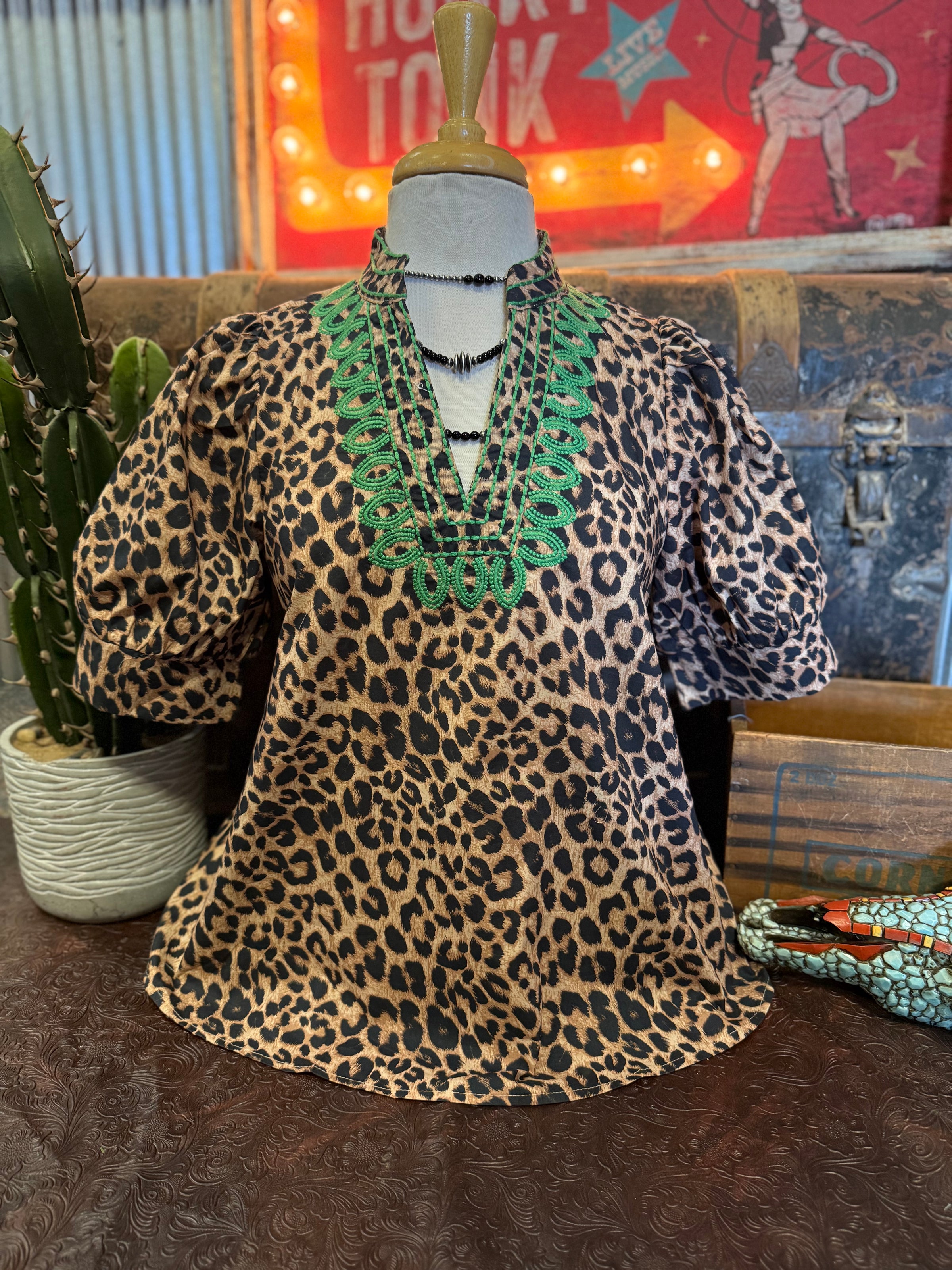EN Leopard With Green Top
