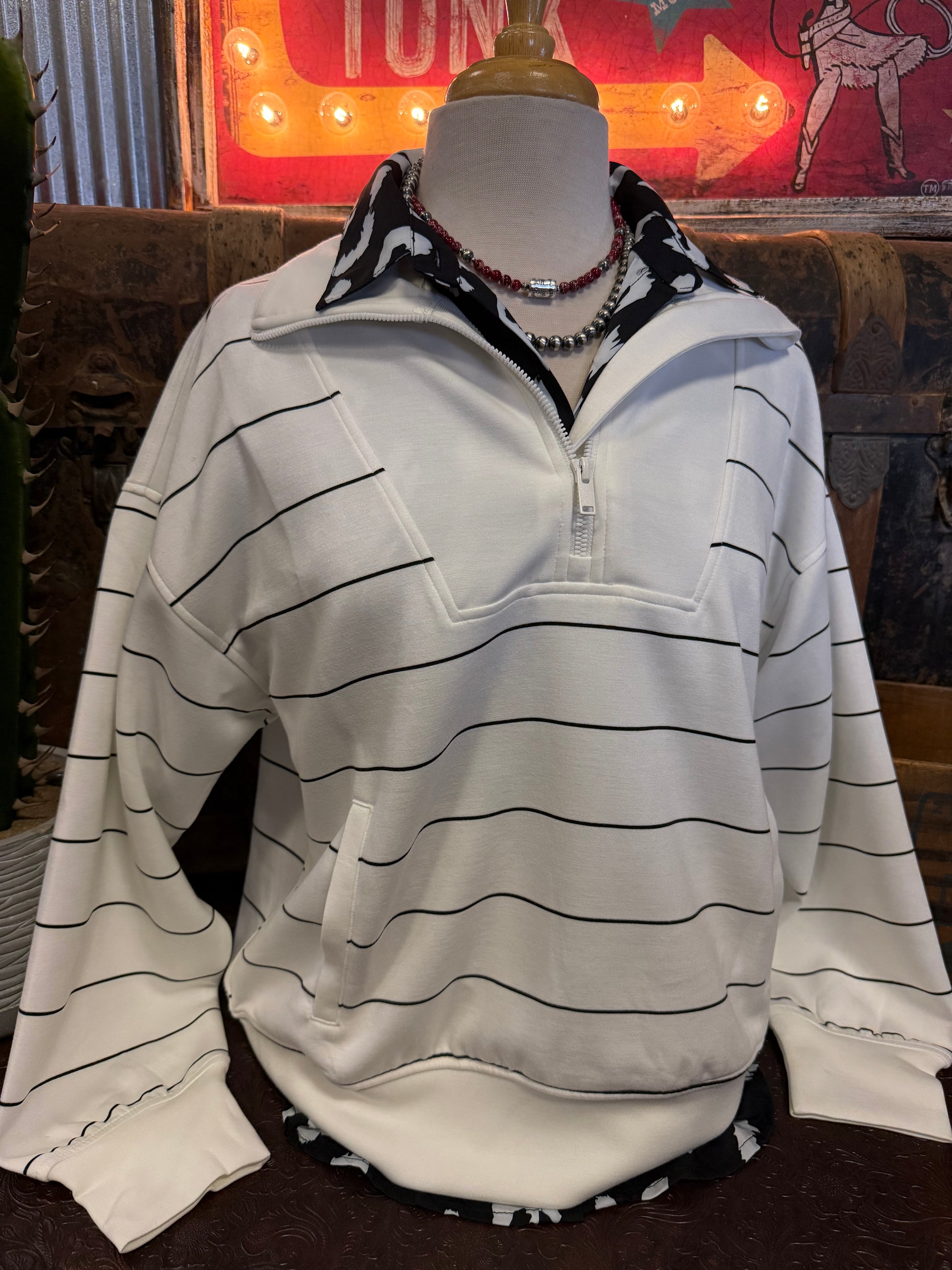 RM Cream/Blk Pullover