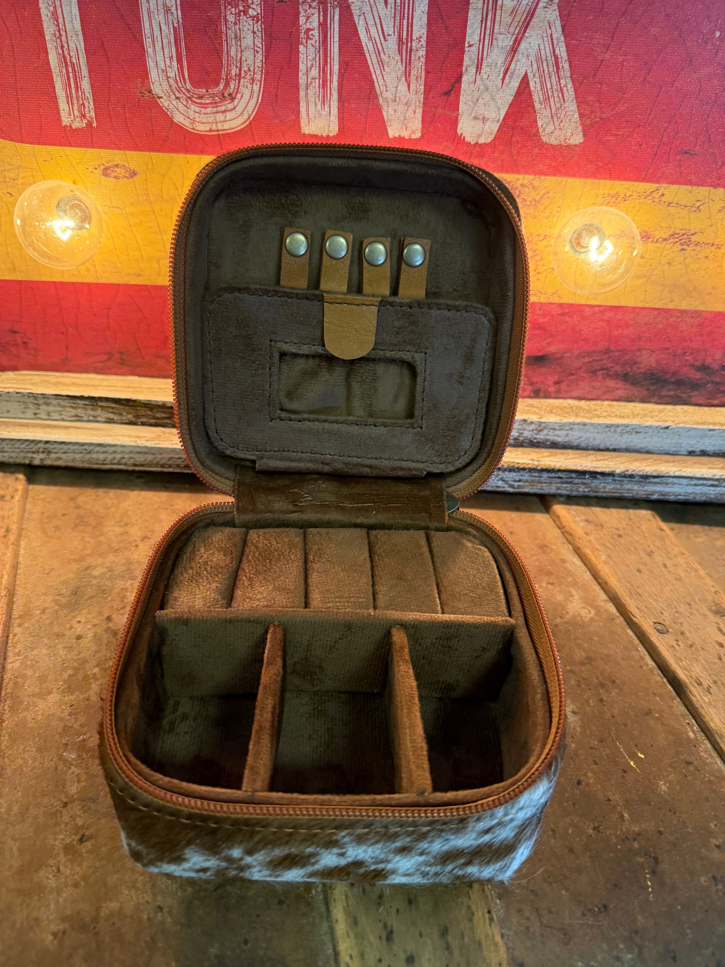 WL Floral Tooled Jewelry Case-BR