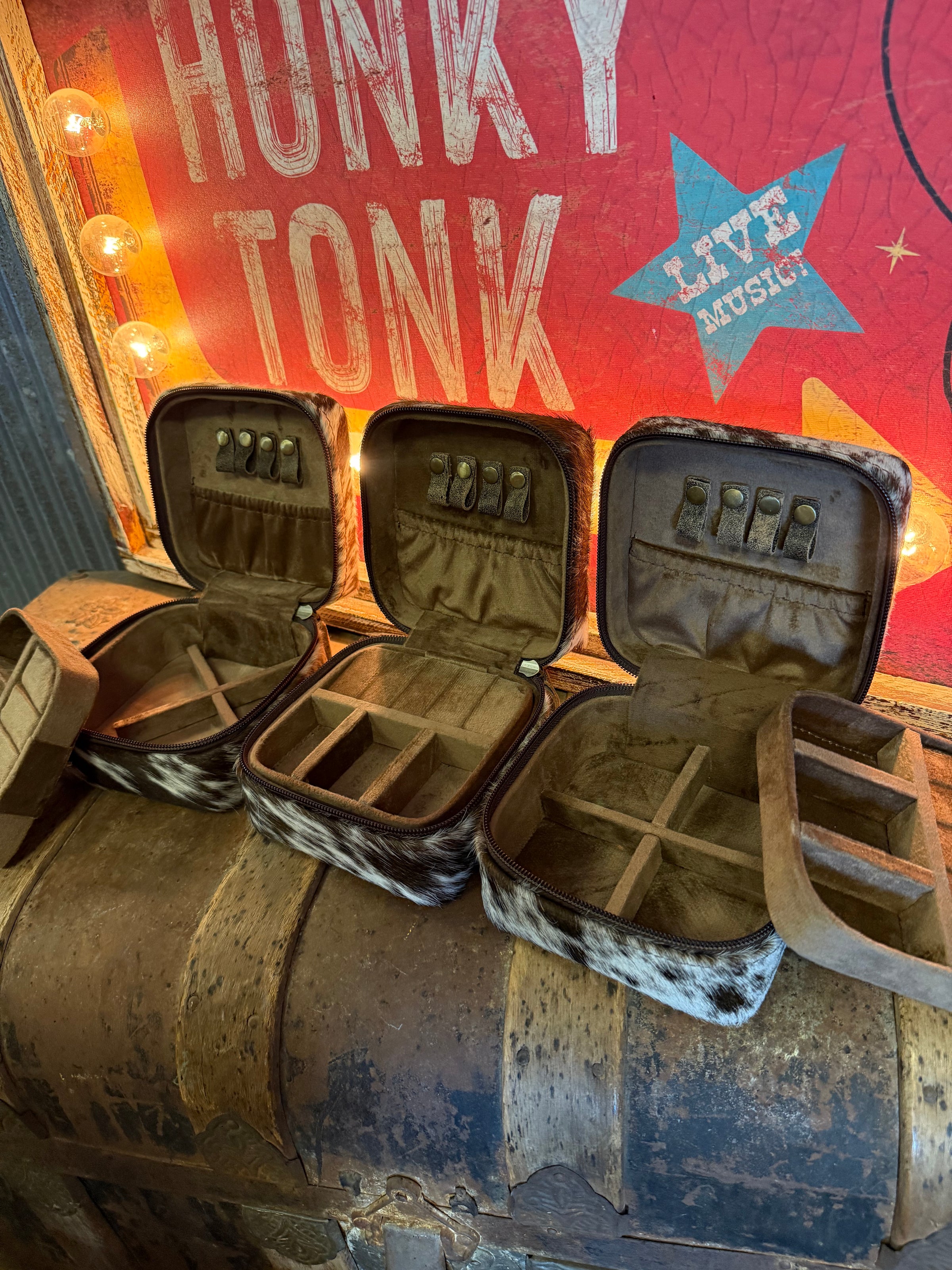WL Brown Hide Jewelry Case
